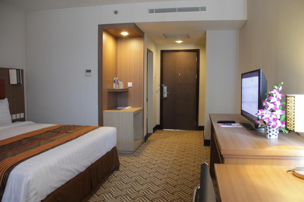 Cavinton Hotel Malioboro Yogyakarta By Tritama Hospitality Экстерьер фото