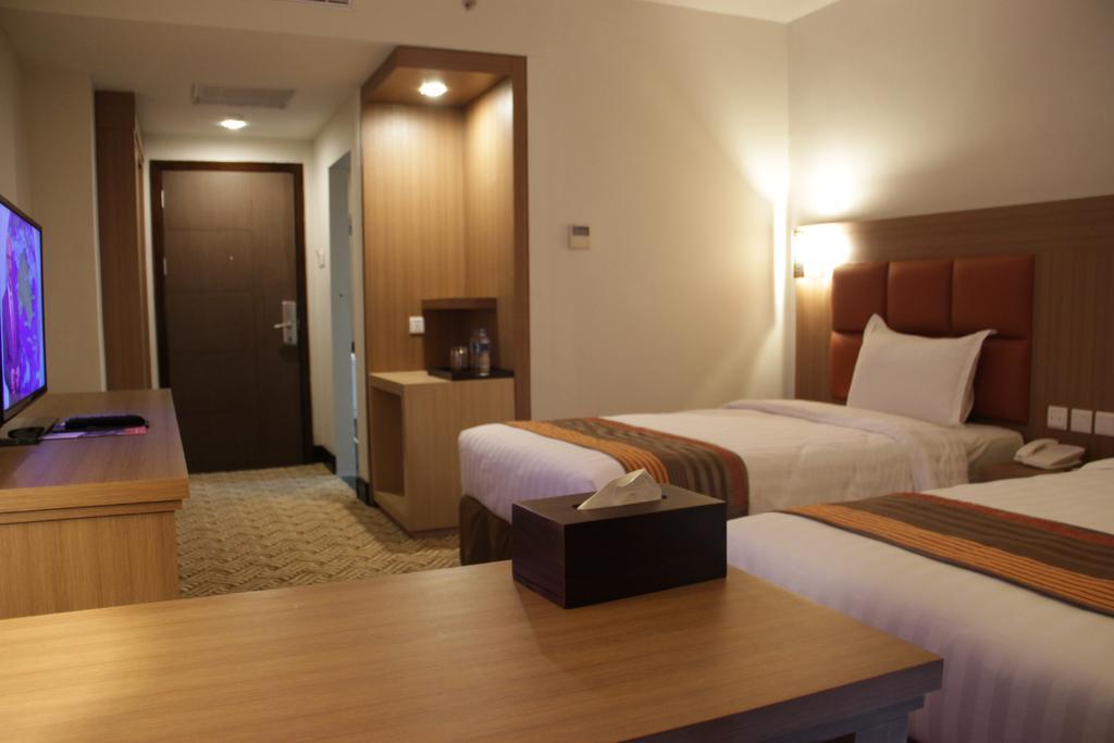 Cavinton Hotel Malioboro Yogyakarta By Tritama Hospitality Экстерьер фото