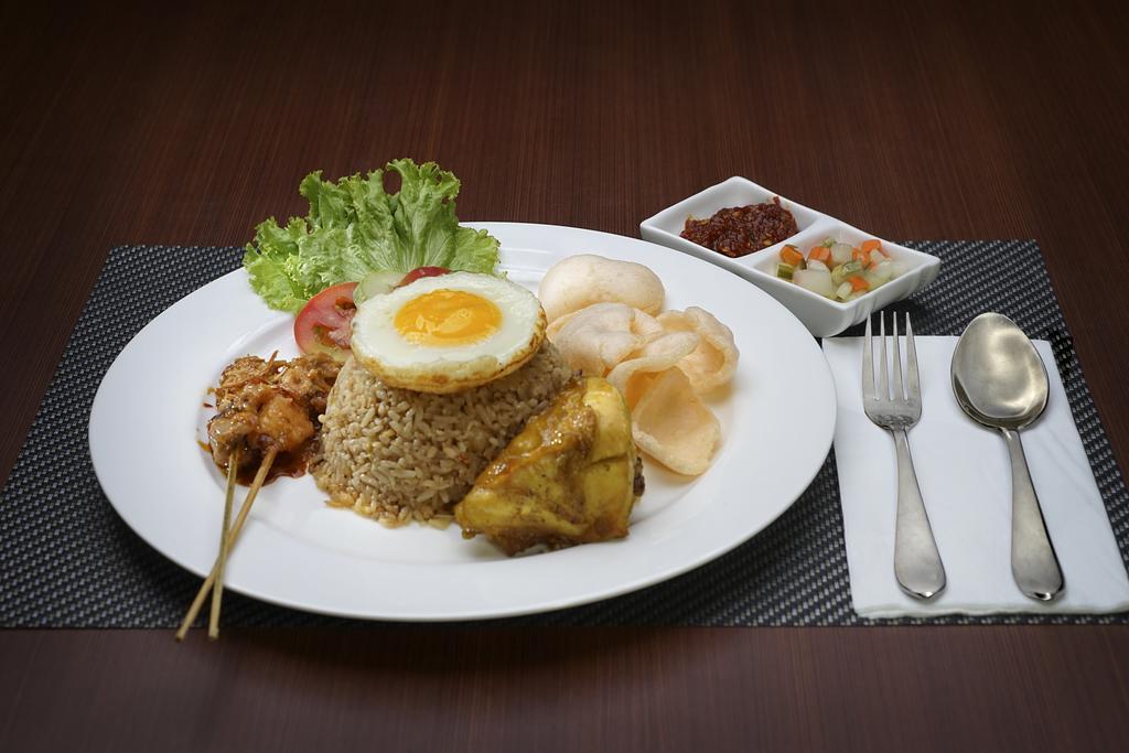 Cavinton Hotel Malioboro Yogyakarta By Tritama Hospitality Экстерьер фото