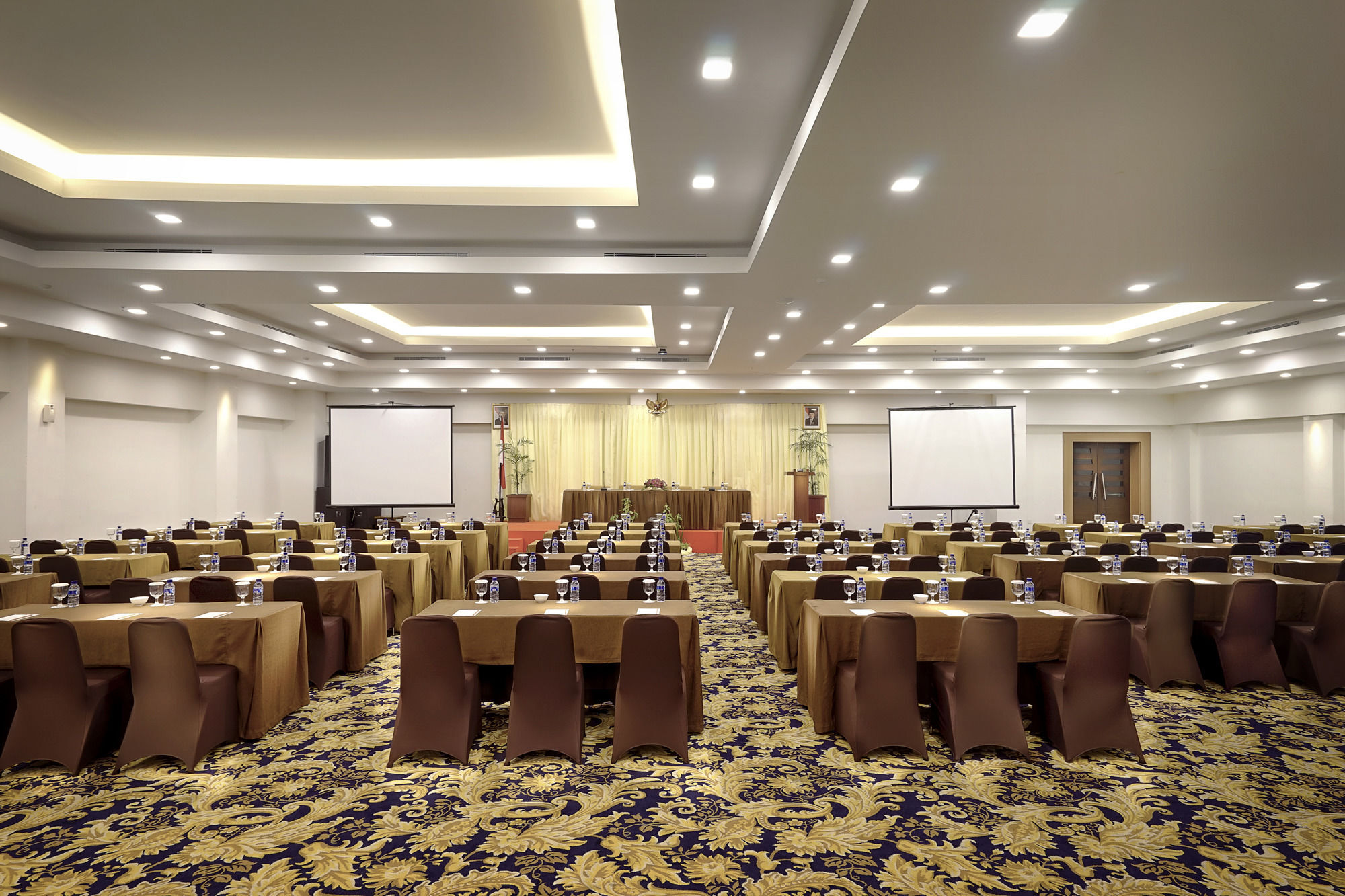 Cavinton Hotel Malioboro Yogyakarta By Tritama Hospitality Экстерьер фото